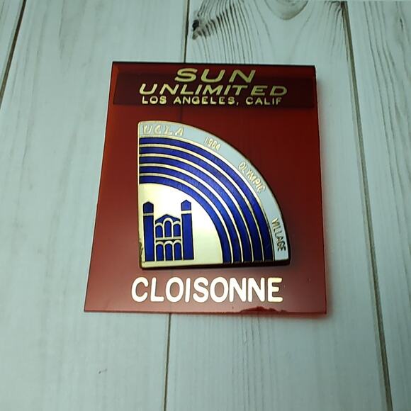 1984 Los Angeles UCLA Olympic Village Venue Pin - Picture 1 of 3